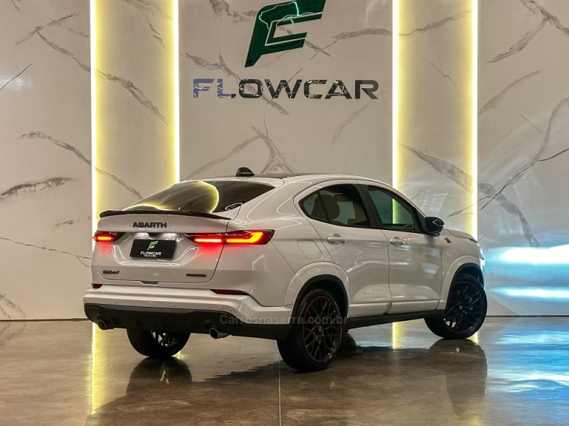 FIAT - FASTBACK - 2024/2025 - Branca - R$ 152.900,00