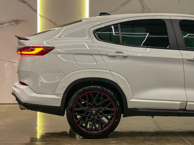 FIAT - FASTBACK - 2024/2025 - Branca - R$ 152.900,00
