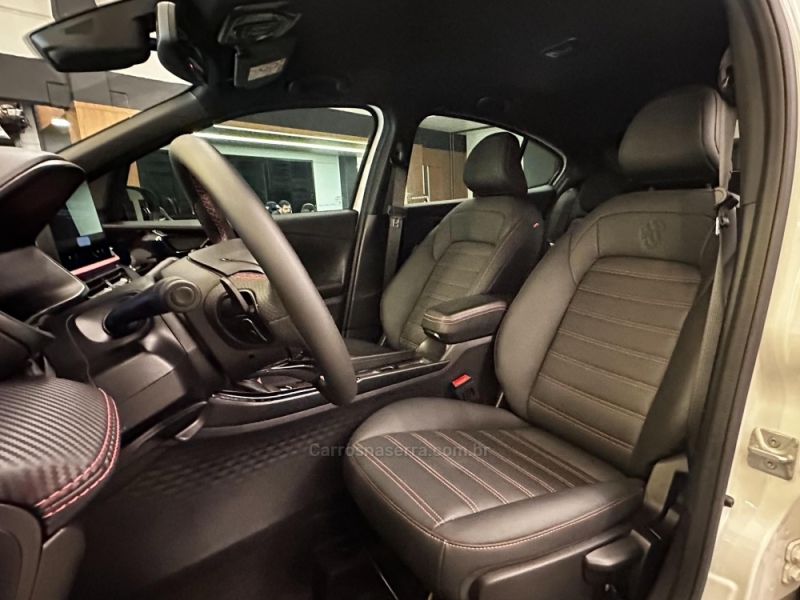 FIAT - FASTBACK - 2024/2025 - Branca - R$ 152.900,00