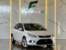 FORD - FOCUS - 2012/2013 - Branca - R$ 47.900,00