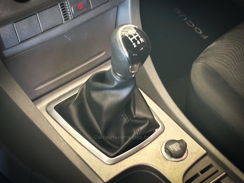 FORD - FOCUS - 2012/2013 - Branca - R$ 47.900,00