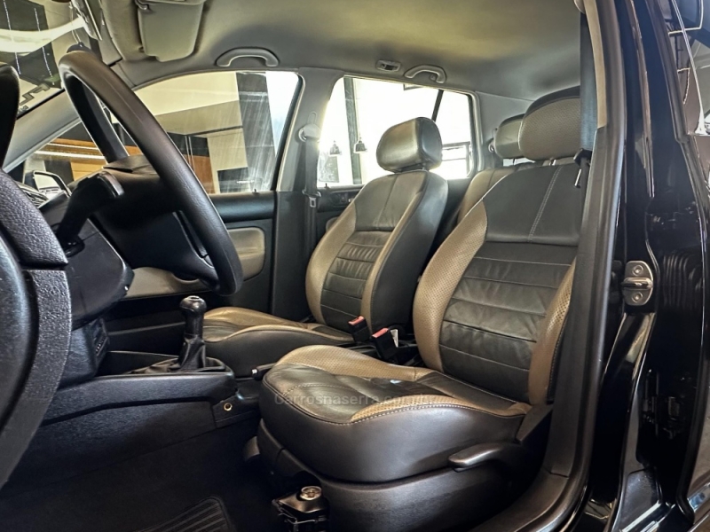 VOLKSWAGEN - GOLF - 2009/2009 - Preta - R$ 45.900,00