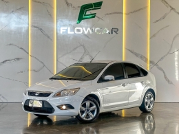 FORD - FOCUS - 2012/2013 - Branca - R$ 47.900,00